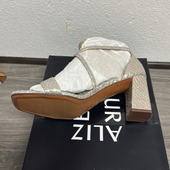 NATURALIZER Tiff Ankle Strap Sandals - Picture 3 of 7